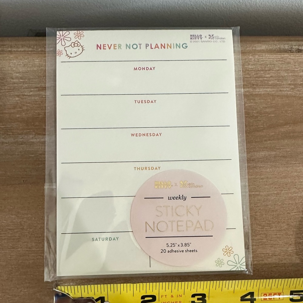 Hello Kitty Planner - Picture 3 of 3